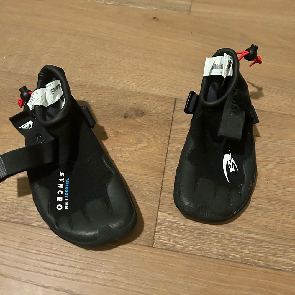 Water shoes quicksilver